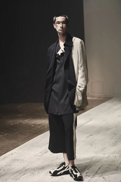 Look 3